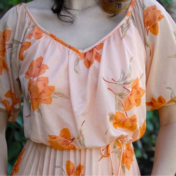 VTG 70s Peach Floral Maxi Dress Boho Prairie Peasant Pleated Skirt Festival. SM - Picture 3 of 14